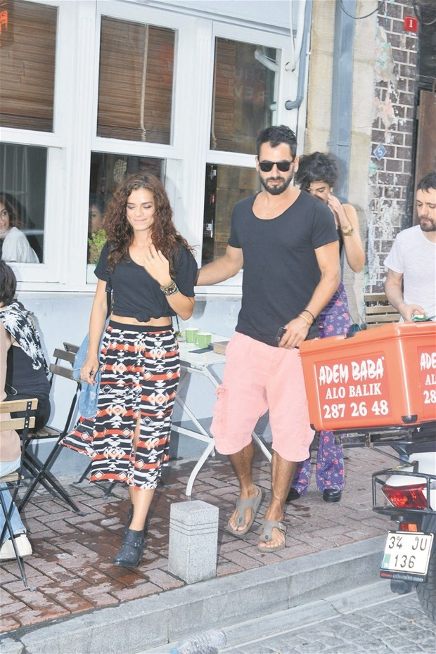 Berrak Tüzünataç ve Özge Özpirinçci arasında koyu sohbet