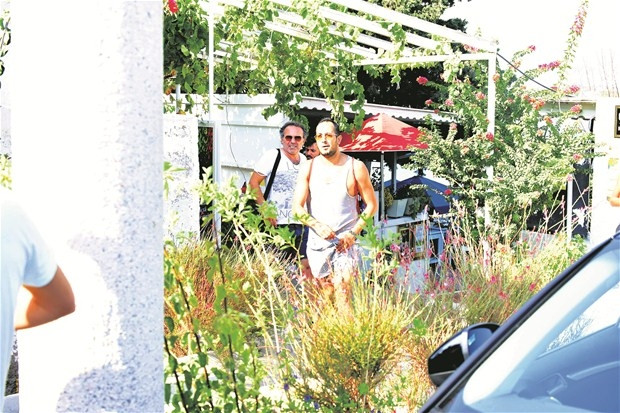 Sarp Apak ve sevgilisi