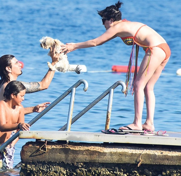 Gonca Vuslateri önceliği köpeğine verdi