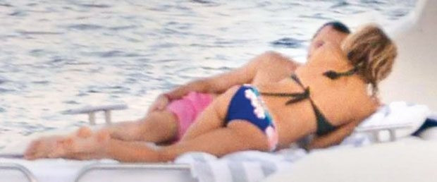 Burcu Esmersoy yeni sevgilisi Tuna Aksu ile ilk kez görüntülendi