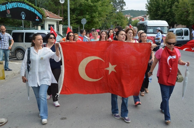 Teröre lanet eylemine az katılım isyan ettirdi