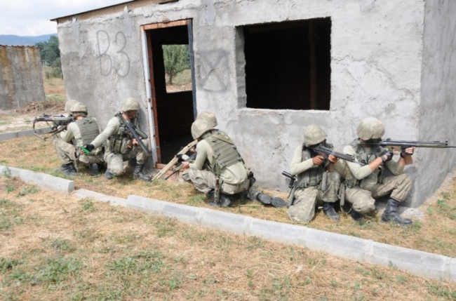 Bolu Komando Tugayı'nın meskun mahal tatbikatı