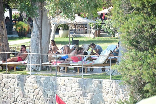 Halil Sezai'den romantik tatil