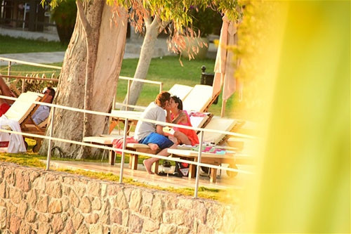 Halil Sezai'den romantik tatil