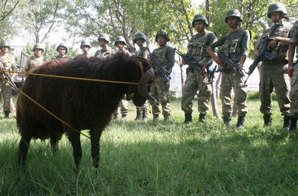 O karakolda kurban kesildi