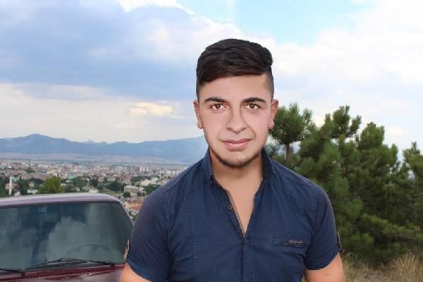 Eşya yüklü kamyon uçuruma yuvarlandı: 3 ölü