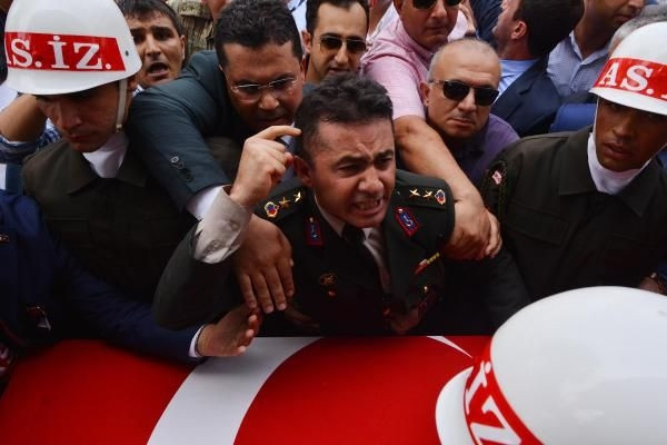 Şehit yüzbaşının yarbay ağabeyi isyan etti!