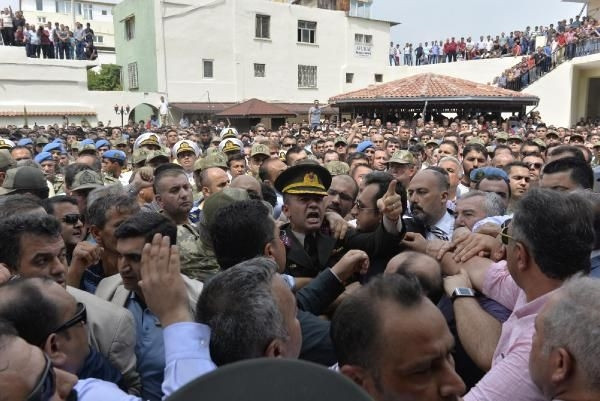 Şehit yüzbaşının yarbay ağabeyi isyan etti!