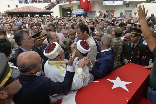 Şehit yüzbaşının yarbay ağabeyi isyan etti!