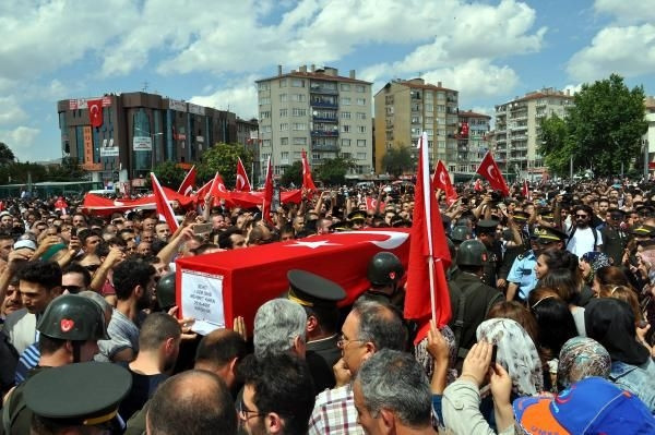 Şehit cenazesinde gerginlik