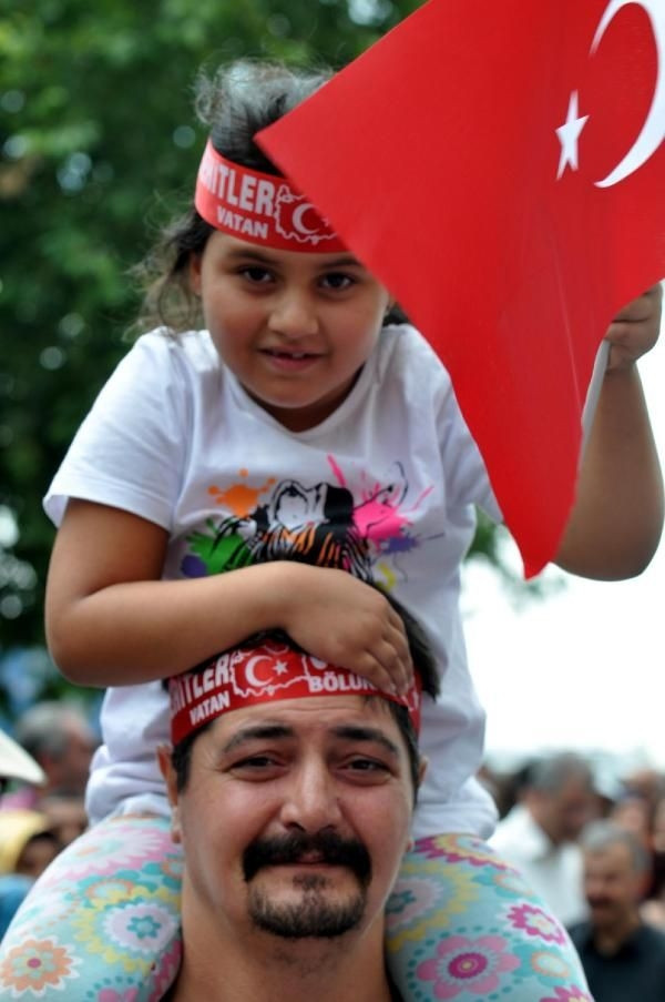 Şehit cenazesinde gerginlik