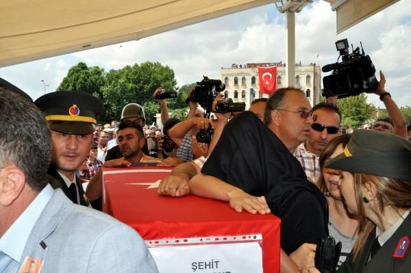 Şehit cenazesinde gerginlik