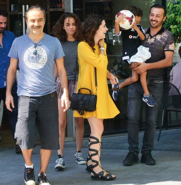 Belçim Bilgin ve Yılmaz Erdoğan'dan ayrılmadık pozu