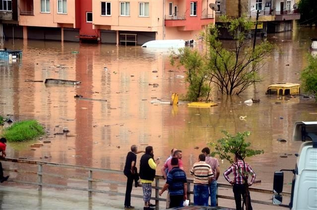 Artvin'de sel can aldı