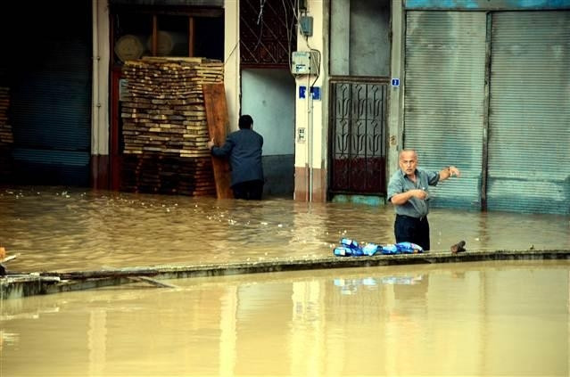 Artvin'de sel can aldı