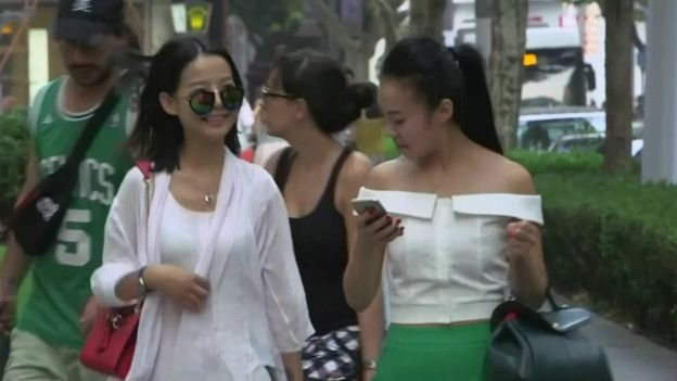 Moda devleri Avustralya'da timsah çiftlikleri alıyor