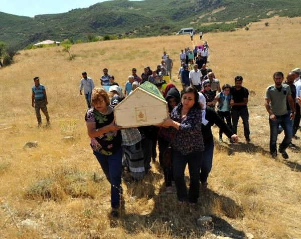 'Yapmayın annem orada nefes alamaz'