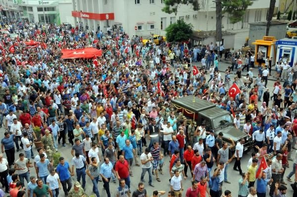 O protestolarda 2 kişi hakaretten tutuklandı