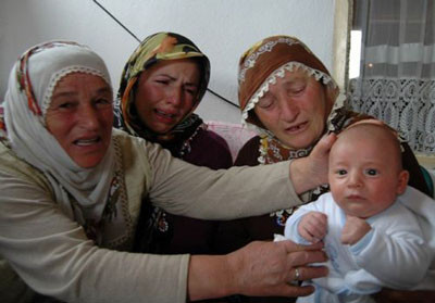Oğlunu göremedi