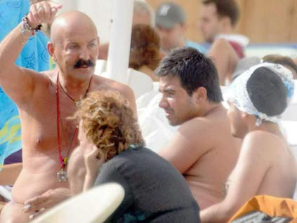 Cemil İpekçi erkek arkadaşıyla yakalandı