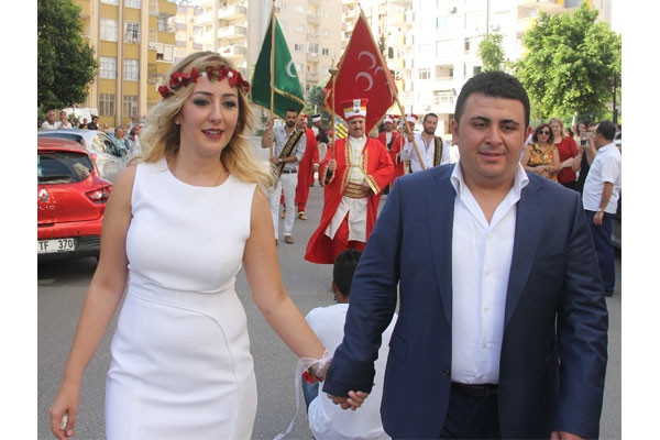 Gelin almaya mehteran bölüğüyle geldi...