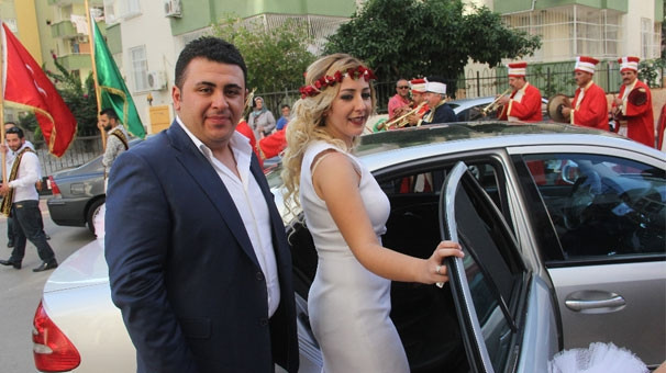 Gelin almaya mehteran bölüğüyle geldi...