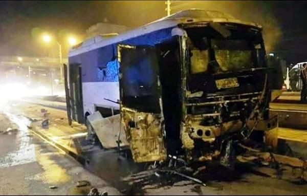 PKK'lılar çevik kuvvet midibüsüne roketatarla saldırdı