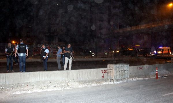 PKK'lılar çevik kuvvet midibüsüne roketatarla saldırdı
