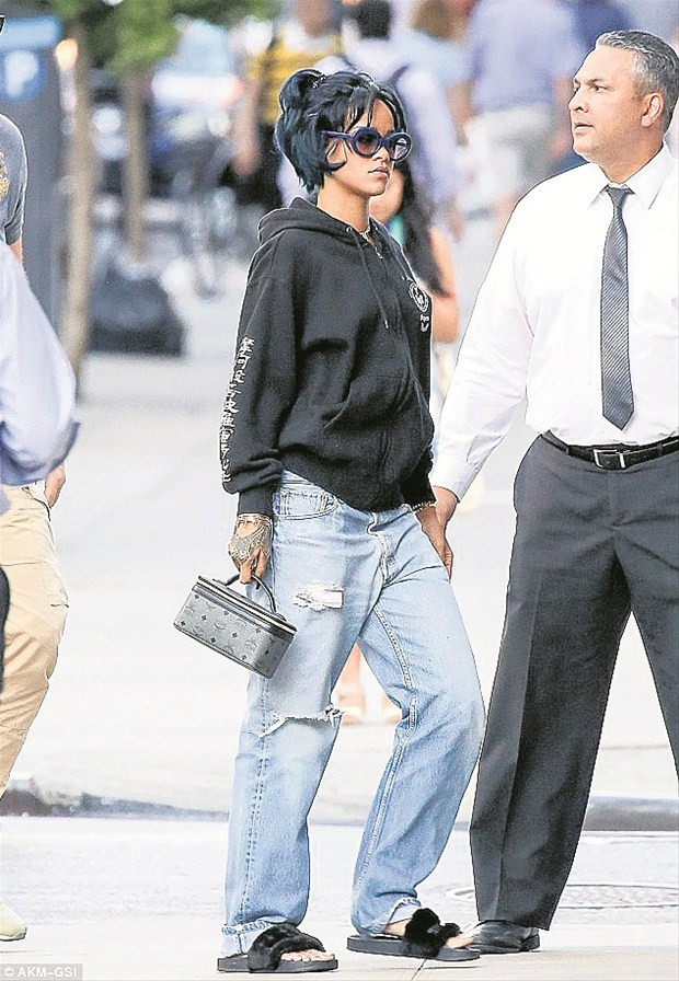 Rihanna'nın son saç stili