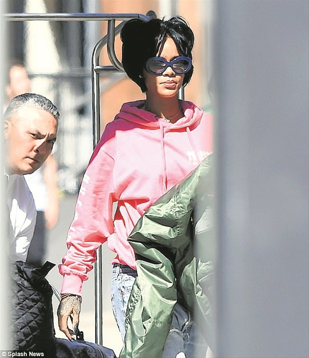 Rihanna'nın son saç stili