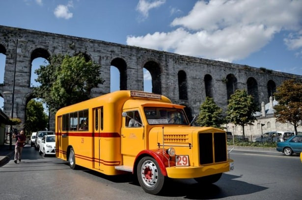 İETT'nin nostalji otobüsleri İstanbul sokaklarında