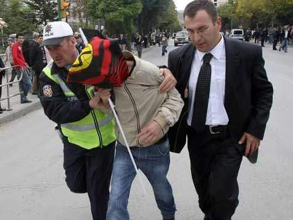 Gülden protestocuya ilginç yanıt !