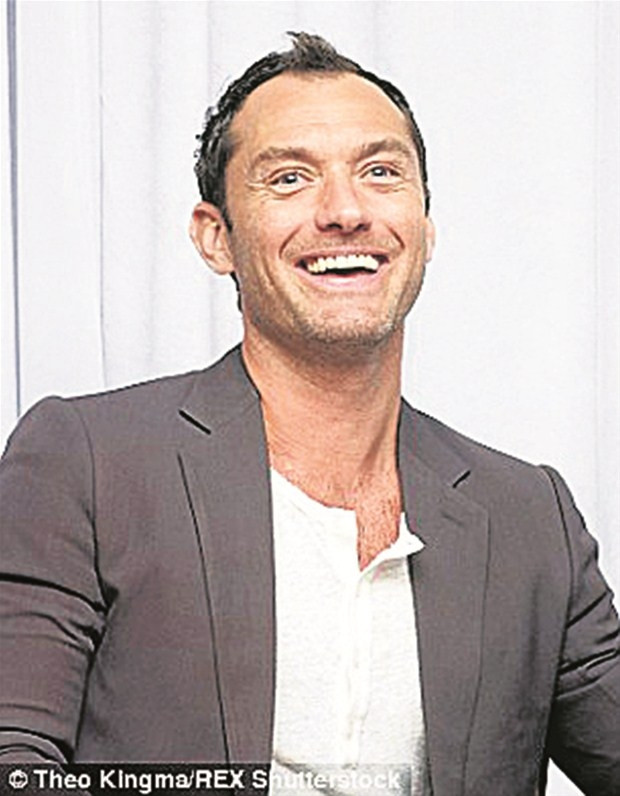Küçük kızının Jude Law'a benzerliği DNA testine gerek yok dedirtti