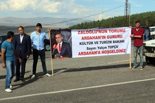 Yeni bakana memleketinde coşkulu karşılama