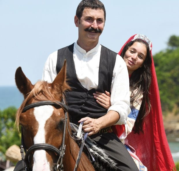 Murat Han ve Ayşe Akın arasında sürpriz aşk