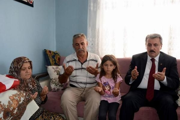 Mustafa Destici şehit askerin ailesine taziye ziyaretinde bulundu