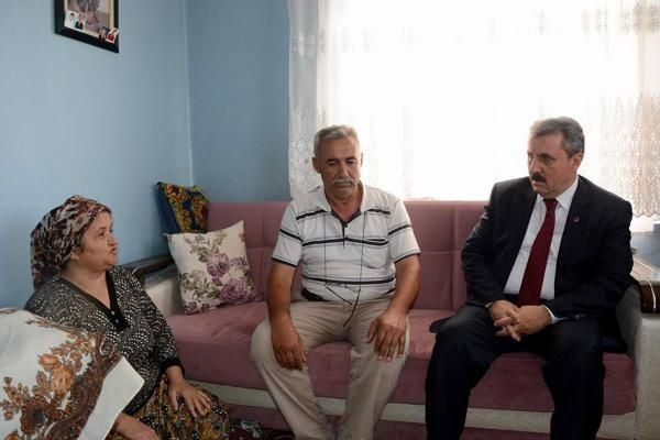 Mustafa Destici şehit askerin ailesine taziye ziyaretinde bulundu