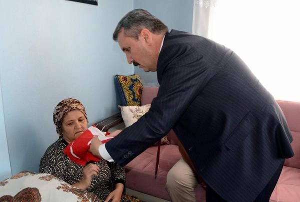 Mustafa Destici şehit askerin ailesine taziye ziyaretinde bulundu