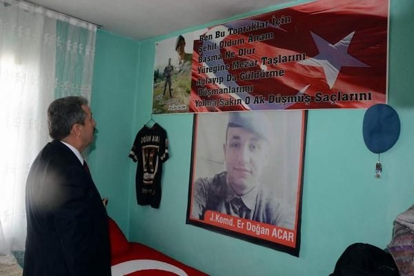 Mustafa Destici şehit askerin ailesine taziye ziyaretinde bulundu