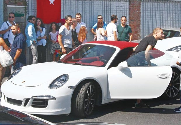 Caner Erkin'den Asena Erkin'e barışma hediyesi