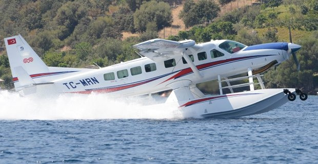 Cem ve Ümit Boyner dönüş için deniz uçağını tercih etti