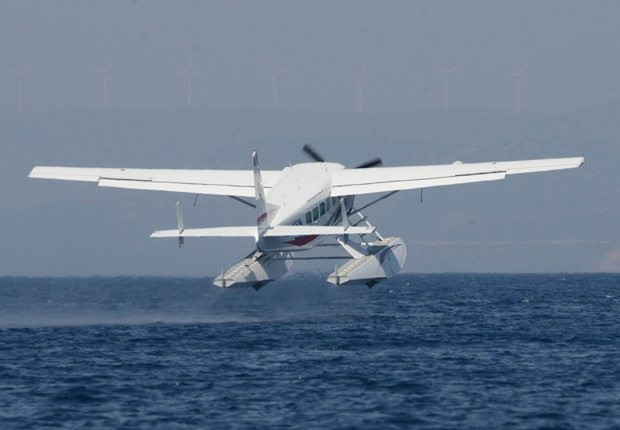 Cem ve Ümit Boyner dönüş için deniz uçağını tercih etti
