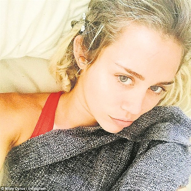 Miley Cyrus yatağa düştü!