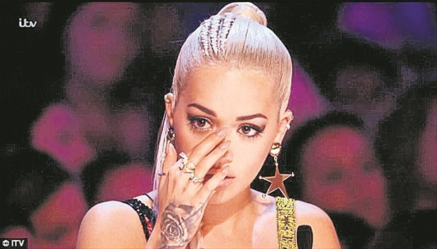 Rita Ora gözyaşlarına boğuldu