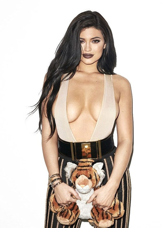 Kylie Jenner ablasıyla yarışıyor