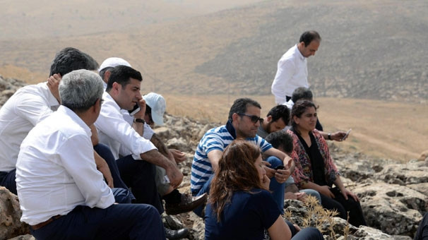 Cizre'ye gidemeyen HDP heyeti İdil'e döndü