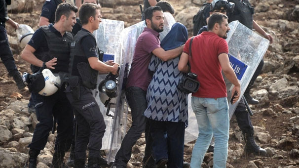 Cizre'ye gidemeyen HDP heyeti İdil'e döndü