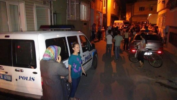 Eşini 2 yaşındaki oğlunun gözleri önünde bıçakladı