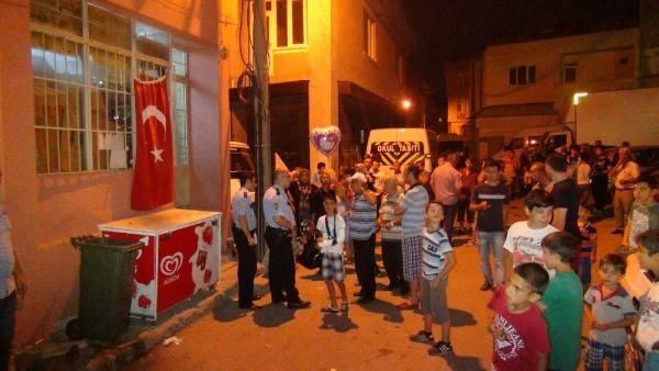 Eşini 2 yaşındaki oğlunun gözleri önünde bıçakladı