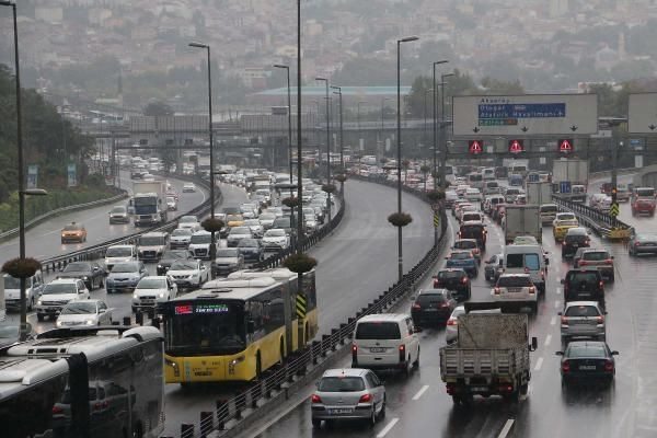 Yağmur İstanbul'u felç etti